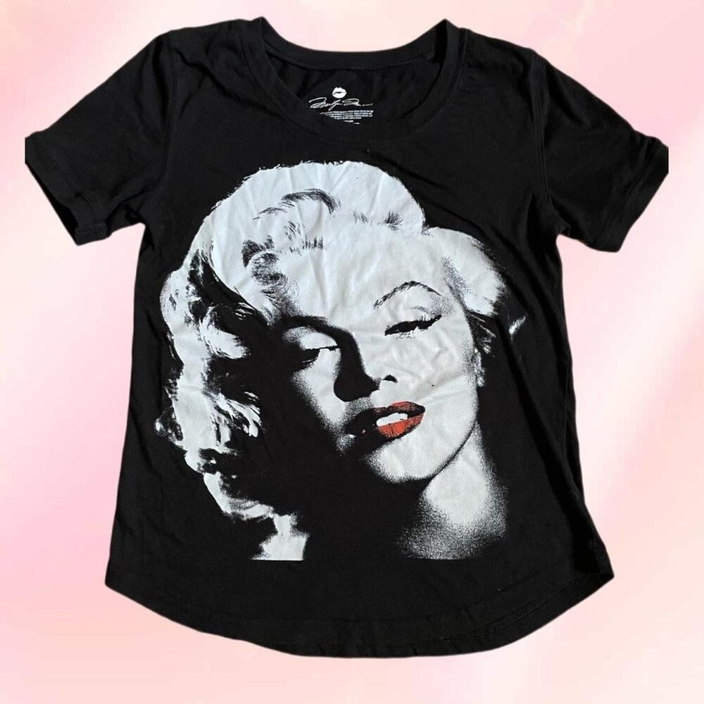 Marilyn Monroe black and white graphic tee shirt